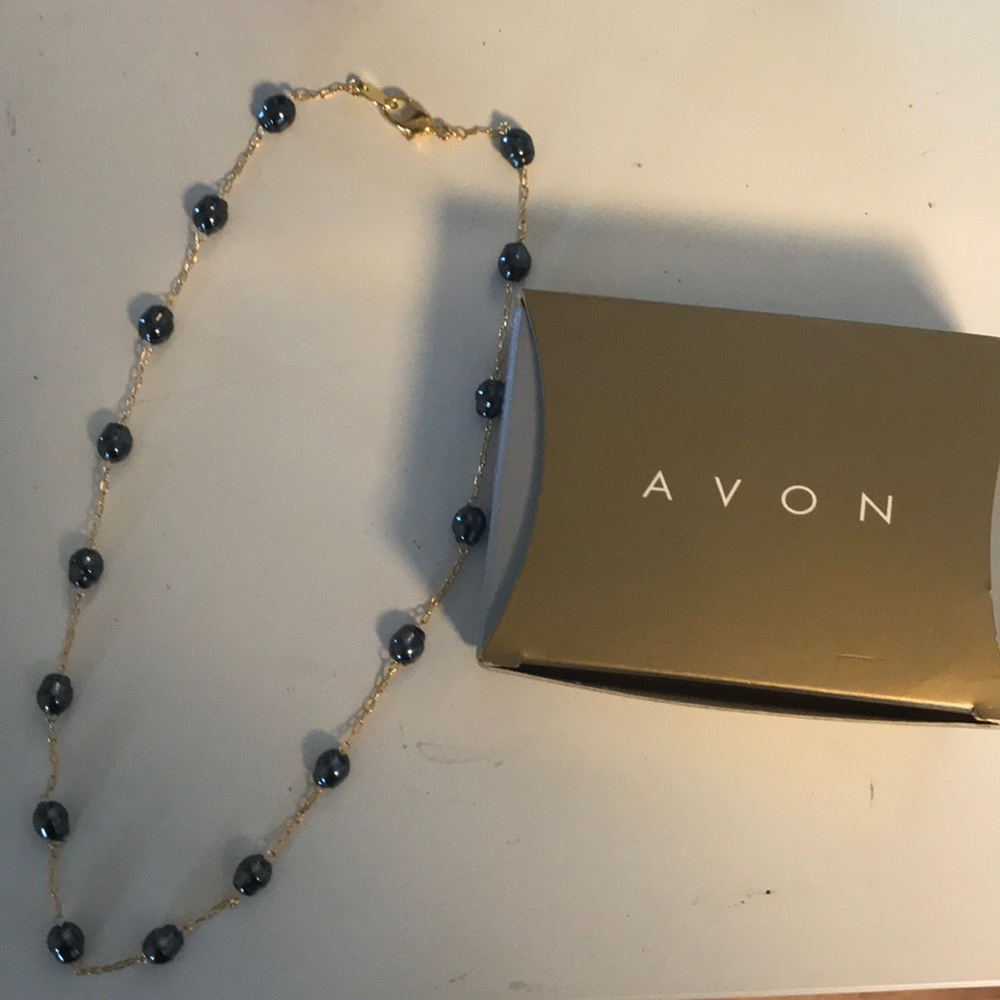 Avon fake black pearl and gold chain necklace